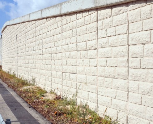 קירות ברק, קירות תומכים בשיטת קרקע משוריינת. דמוי חיפוי אבן חאמי,
