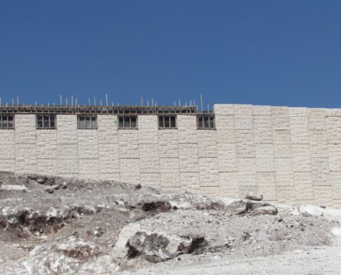 קירות ברק עם אבן חאמי