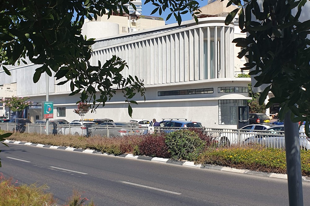 לוברים מבטון אדריכלי במוזיאון רמת גן