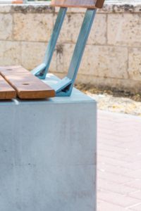 קוביות שרונה 60/60/45 עם מושב ומשענת עץ