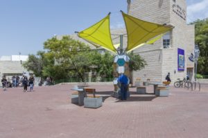 חצר מתנס גילה בירושלים. תכנון ועיצוב סטודיו טינטו לעיצוב תעשייתי