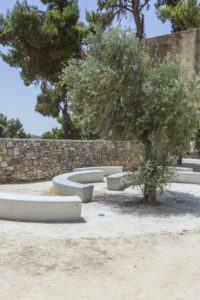 ריהוט גן ספסל מעגלי מבטון , גבעת התחמושת ירושלים
