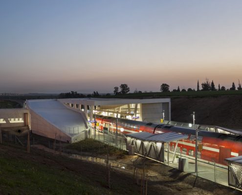 תחנת רכבת שדרות - חיפוי בטון אדריכלי